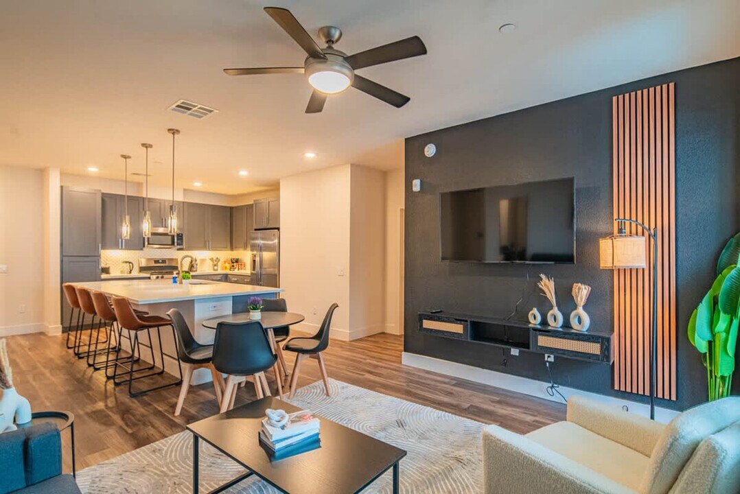 15501 N Dial Blvd in Scottsdale, AZ - Foto de edificio