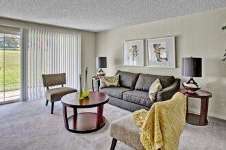 Andorra in Mountlake Terrace, WA - Foto de edificio - Building Photo