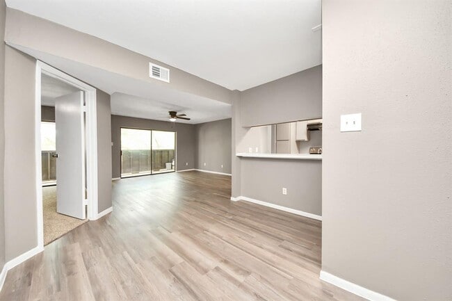 property at 3015 Walnut Bend Ln