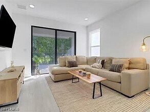 9011 Madrid Cir in Naples, FL - Building Photo - Building Photo