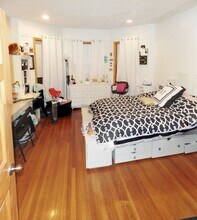 27 Gibbs St in Brookline, MA - Building Photo - Building Photo