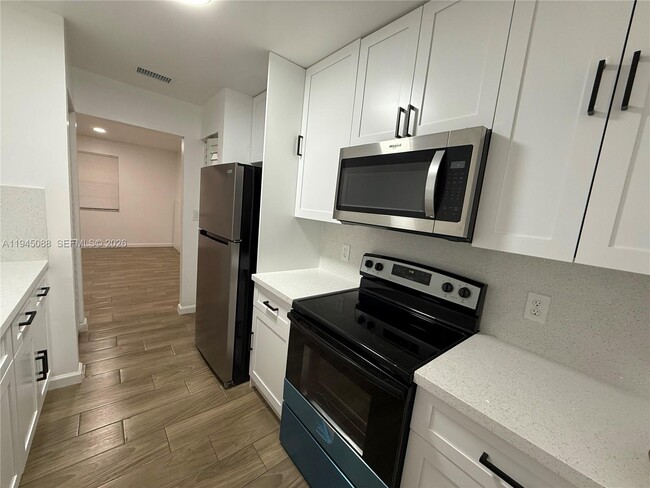 617 NW 3rd Ave in Hallandale Beach, FL - Building Photo - Building Photo