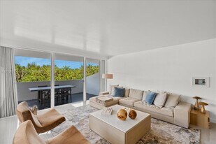 155 Ocean Ln Dr in Key Biscayne, FL - Building Photo