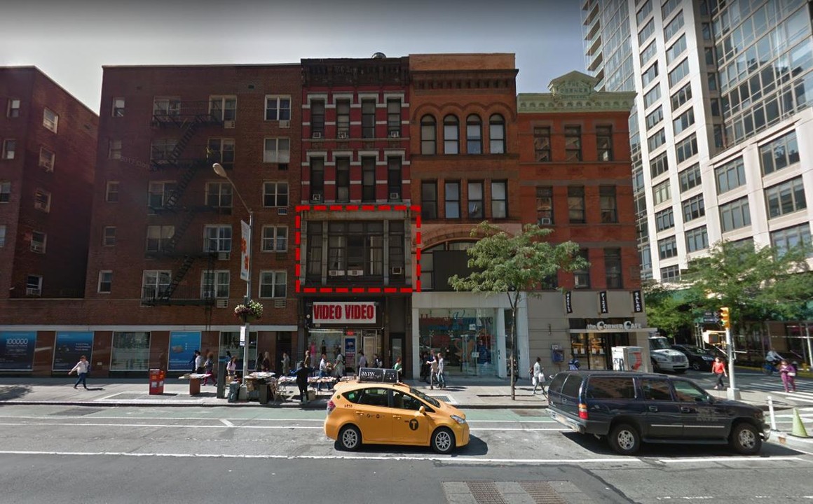 725 Avenue Of The Americas in New York, NY - Building Photo