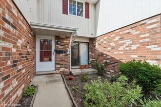 1771 Warwick Ct in Wheaton, IL - Building Photo - Building Photo
