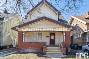 4117 Thornton Ave in Toledo, OH - Building Photo