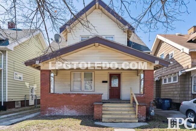property at 4117 Thornton Ave