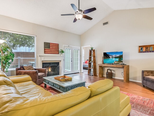 14608 Town Hill Dr in Austin, TX - Foto de edificio - Building Photo