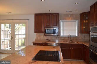 3947 Valley Ridge Dr in Fairfax, VA - Building Photo - Building Photo