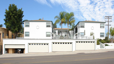 2476-2498 Adams Ave in San Diego, CA - Foto de edificio - Building Photo