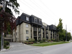 200 Collier St in Barrie, ON - Building Photo