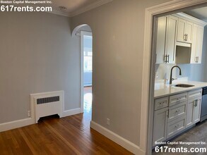 14 Mount Ida St, Unit 4 in Newton, MA - Foto de edificio - Building Photo