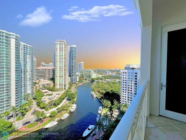 511 SE 5th Ave in Fort Lauderdale, FL - Foto de edificio - Building Photo