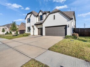 913 Goose Creek St in Webster, TX - Foto de edificio - Building Photo