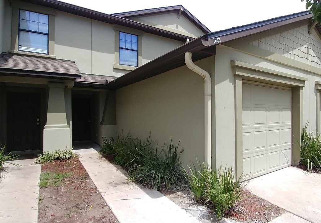 7843 Playschool Ln in Jacksonville, FL - Building Photo