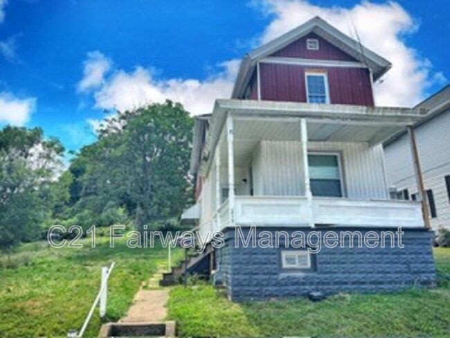 property at 215 N 4th St