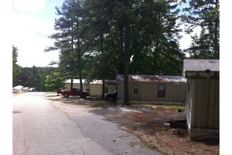 Highland Mobile Home Village in Gainesville, GA - Foto de edificio - Building Photo