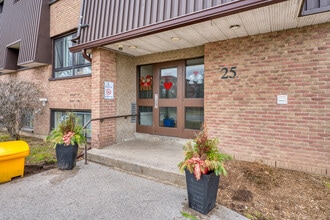 25-25 Briceland St in Kingston, ON - Building Photo - Building Photo