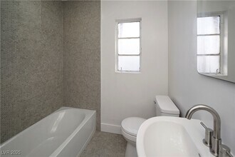 1140 Hillside Pl in Las Vegas, NV - Building Photo - Building Photo
