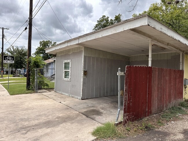 1605 S Pine St in San Antonio, TX - Building Photo - Building Photo