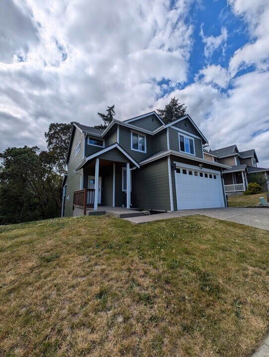 2319 Seringa Ave in Bremerton, WA - Building Photo