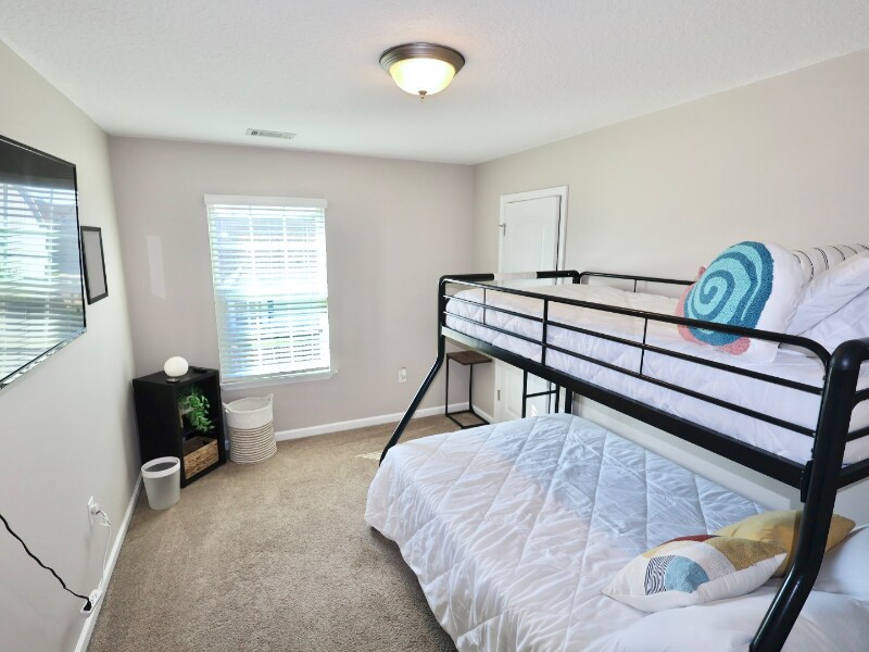 83 Rhett Ln in Richmond Hill, GA - Building Photo