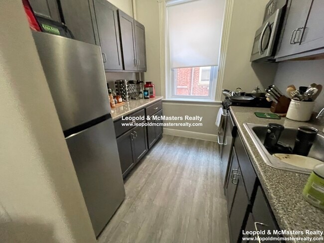 164 Gardner St, Unit 4 in Boston, MA - Building Photo - Building Photo