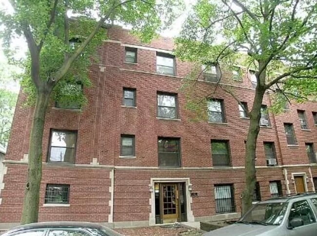 property at 915 W Schubert Ave