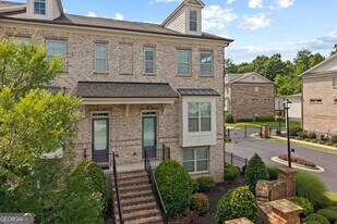 1098 Township Square in Alpharetta, GA - Building Photo