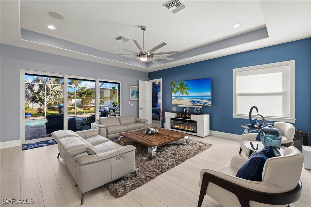 17 Willoughby Dr in Naples, FL - Foto de edificio