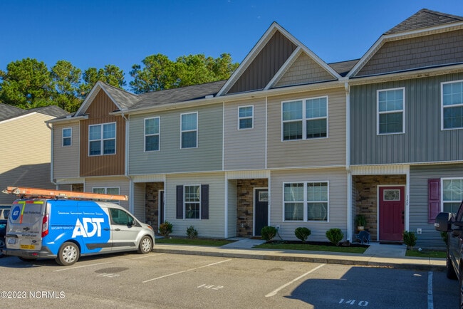 142 Beacon Woods Dr in Holly Ridge, NC - Building Photo - Building Photo