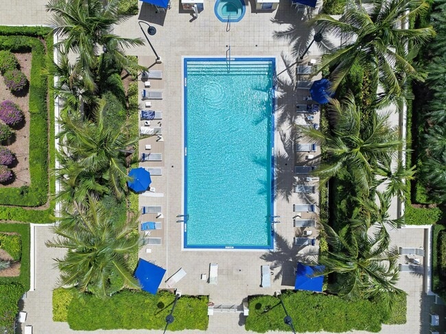 610 Clematis St, Unit 825 in West Palm Beach, FL - Building Photo - Building Photo