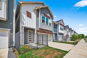 1070 Mansfield St, Unit Ox-Op-602 in Houston, TX - Building Photo - Building Photo