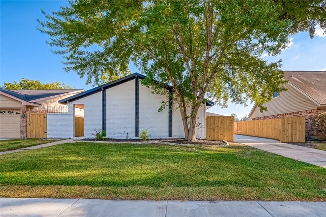 7719 Dawnridge Dr in Houston, TX - Building Photo - Building Photo