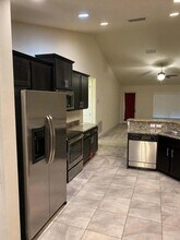 5910 NW Java Ct in Port St. Lucie, FL - Foto de edificio - Building Photo