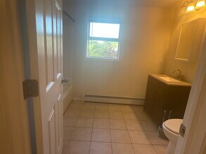 21 Cooley Ave, Unit 2nd Floor in Middletown, CT - Building Photo - Building Photo