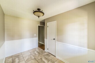 2107 Edinburgh Dr SW in Huntsville, AL - Building Photo - Building Photo