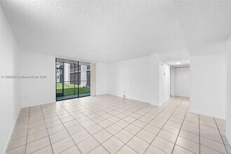 8035 SW 107th Ave in Miami, FL - Building Photo - Building Photo