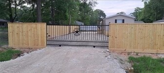 23425 Heidi Ln in New Caney, TX - Building Photo