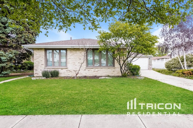 property at 8536 162nd Pl