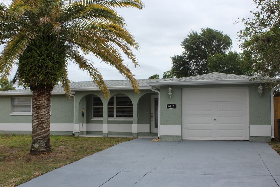 6116 Cecelia Dr in New Port Richey, FL - Building Photo