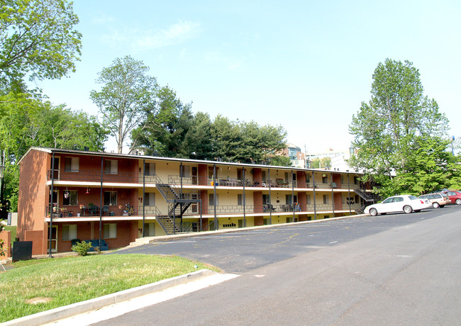 120 Lewis Dr NE in Marietta, GA - Foto de edificio - Building Photo