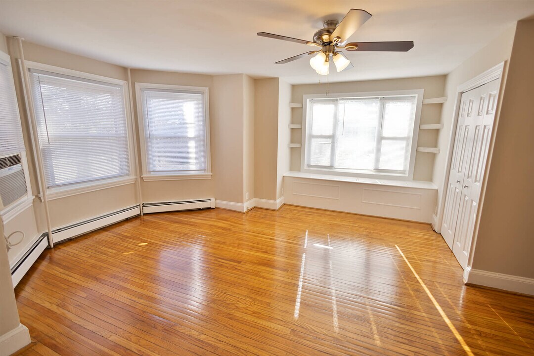8576 Old Line Rd in Philadelphia, PA - Building Photo