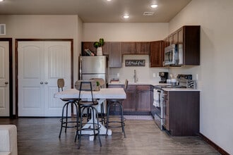 400 E Elk St in Carthage, MO - Building Photo - Building Photo