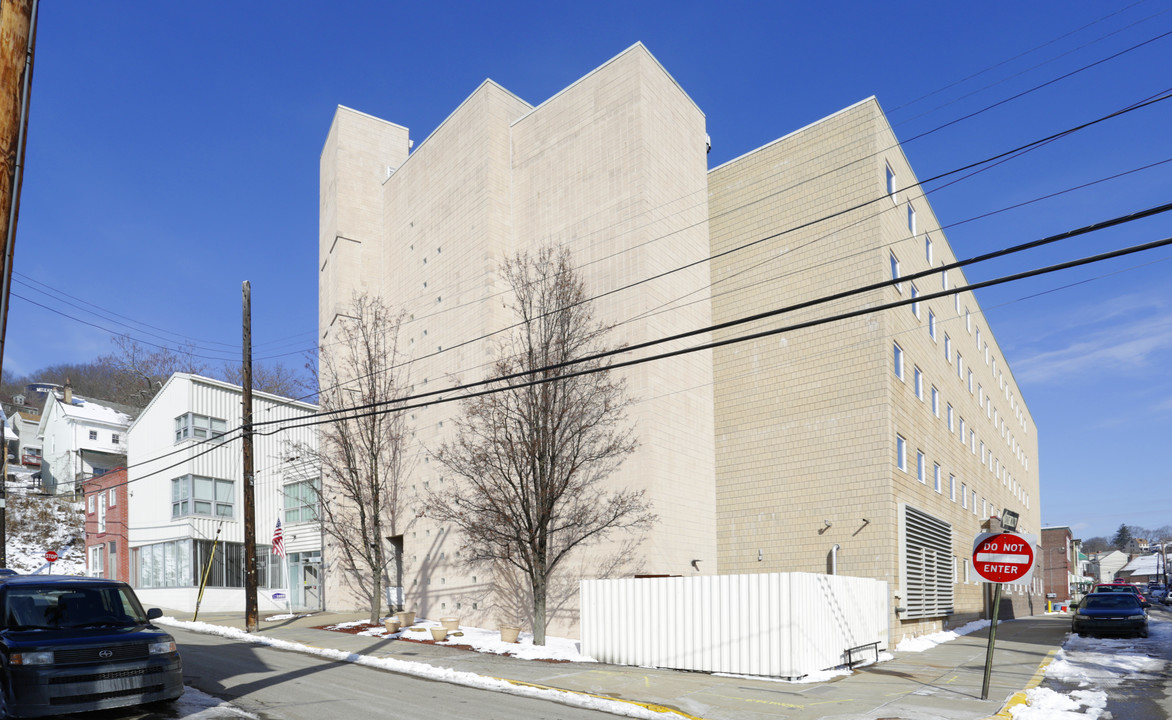 Lloyd McBride Court in Pittsburgh, PA - Building Photo