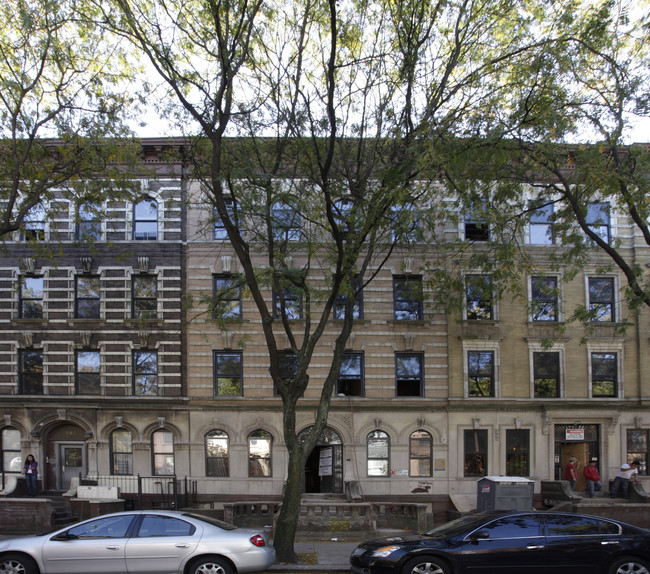 242 Madison St in Brooklyn, NY - Building Photo - Building Photo