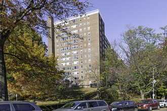 Briar Oaks in Bronx, NY - Building Photo - Building Photo