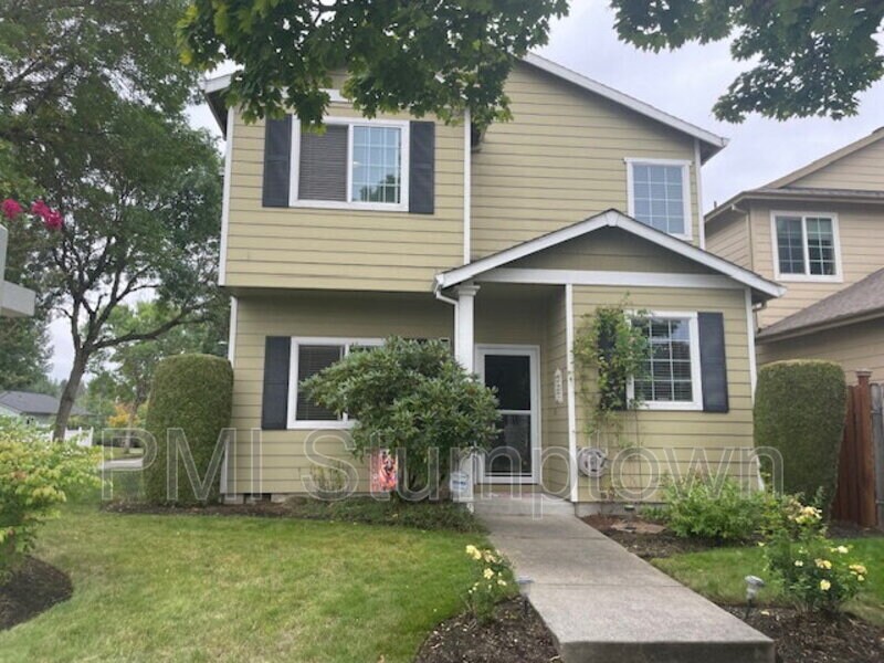 20598 NE Shore View Dr in Fairview, OR - Building Photo