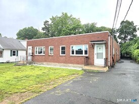 148 Sisson St in East Hartford, CT - Building Photo