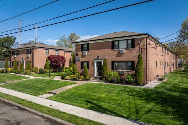 Bridgeton Apartments in Woodbridge, NJ - Building Photo - Building Photo